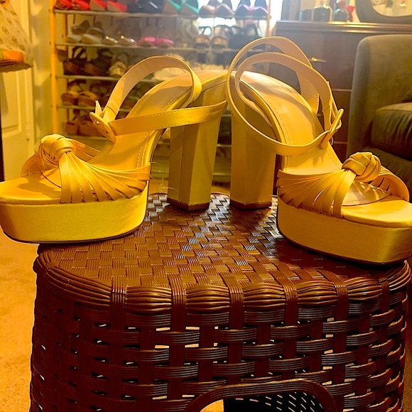 NEW H&M YELLOW SATIN PLATFORM BUCKLE SANDALS - Picture 9 of 15